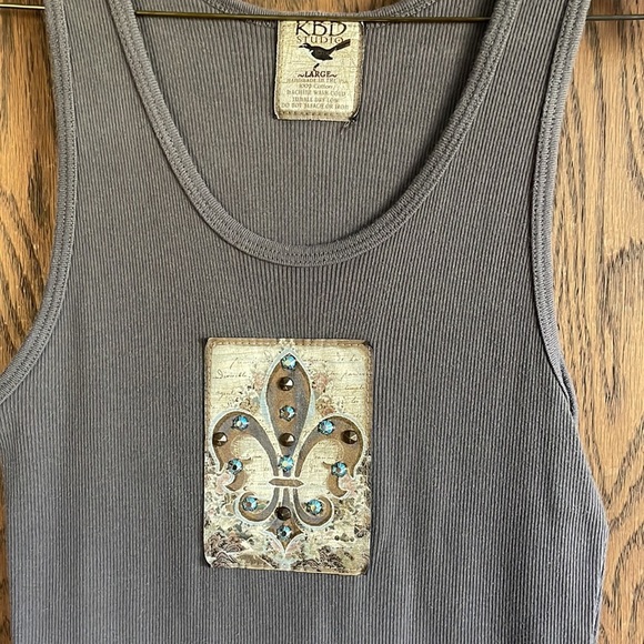 Gray Tank Top with Fleur-de-Lis Patch - Picture 2 of 3